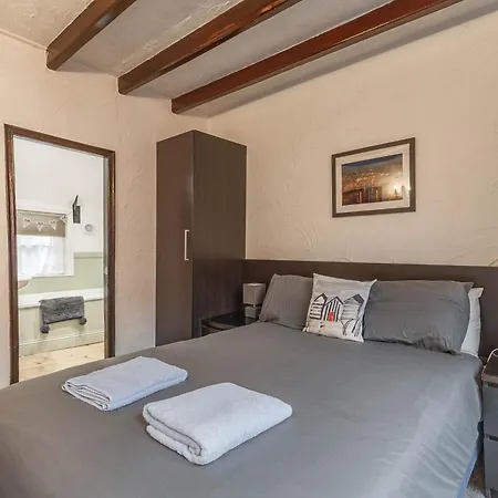 Entire 2 Bedroom Cottage In Whitby Exterior photo