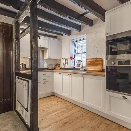 Entire 2 Bedroom Cottage In Whitby Exterior photo
