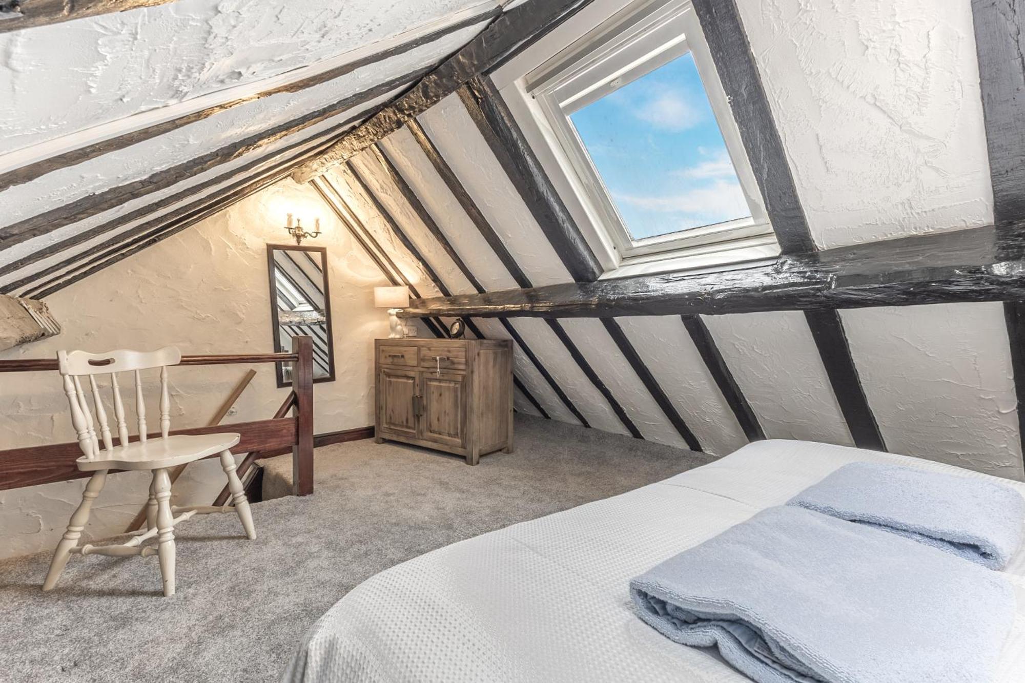 Entire 2 Bedroom In Whitby
