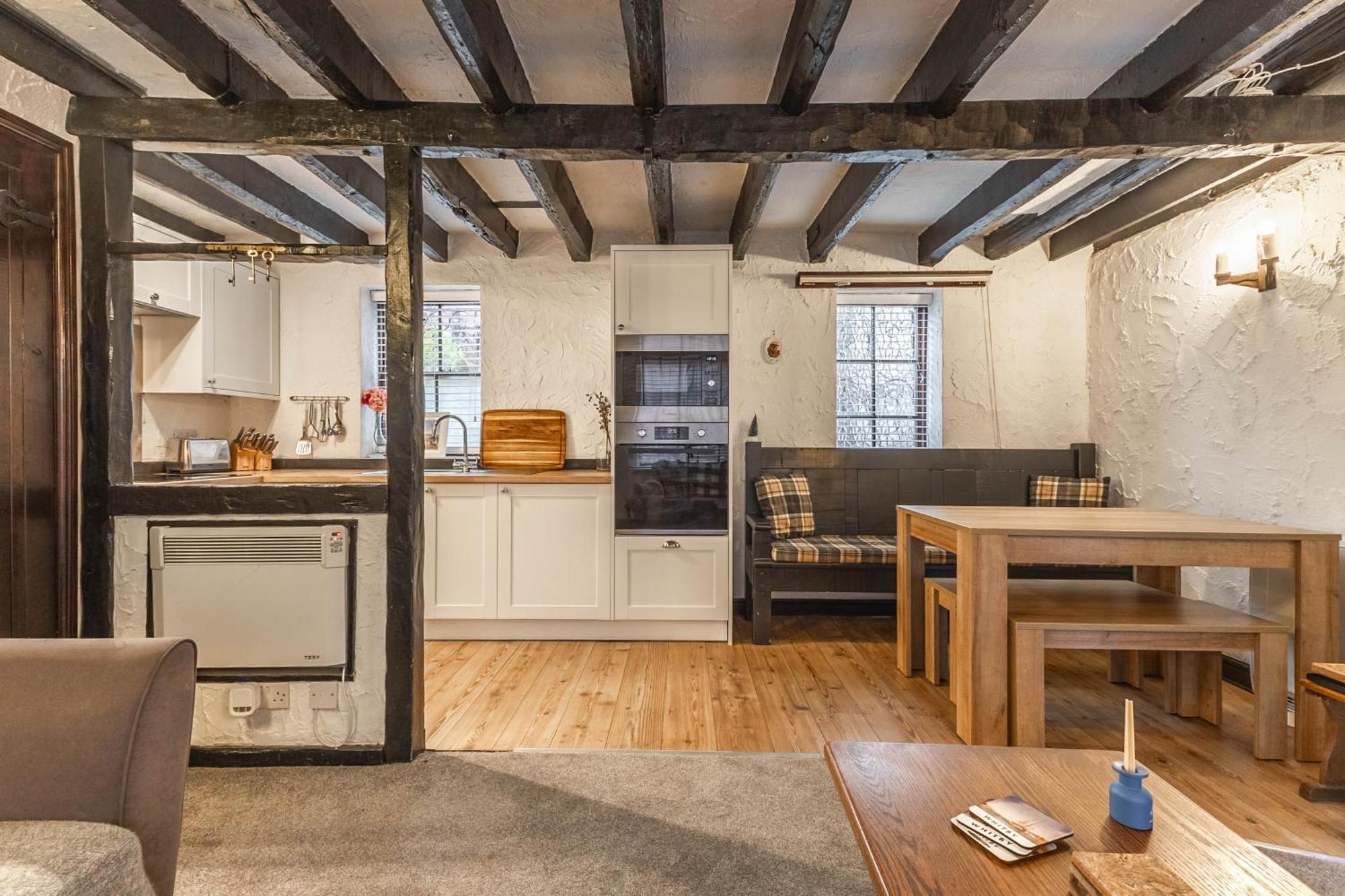 Entire 2 Bedroom In * Whitby